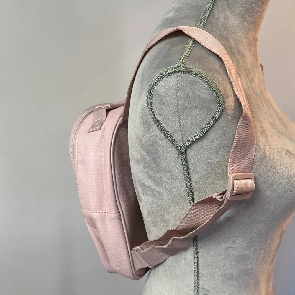Reebok Light Pink 11 inch Backpack EUC